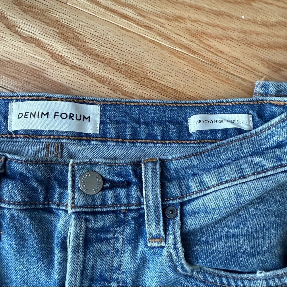 Aritzia Denim Forum Yoko High-Rise Slim Medium Light Blue Straight Jeans Size 28 - Picture 2 of 5